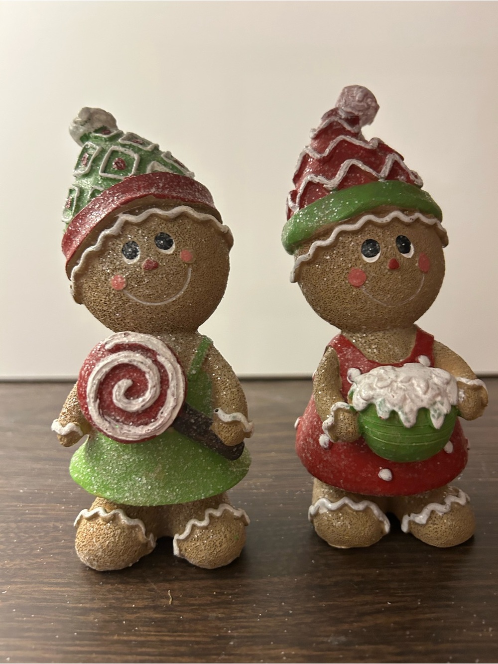 Holiday Gingerbread Figurines Set - Red & Green